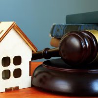 Chủ nhà Auckland bị phạt 2.000 đô la vì phớt lờ lệnh cấm, cho thuê nhà dột nát