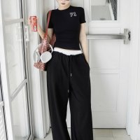 Em sẵn cả 2 màu set thể thao xinhh xỉu cho ce diệnnnn lun, mặc thoải mái nhắm 😍